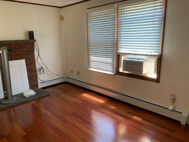 Building Photo - 25 Josselyn Pl