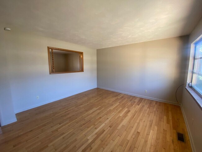 Foto del edificio - 2 bedroom 1.5 bath charming home