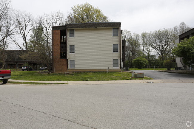 Building Photo - Country Trails Apartments