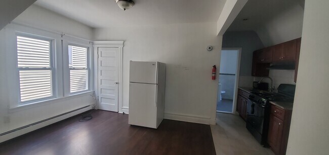 Building Photo - 71 Linden Ave