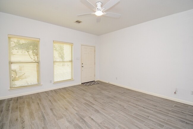 Building Photo - 2202 Naomi St