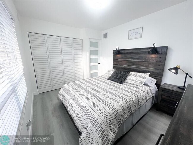 Foto del edificio - 3215 N Ocean Dr