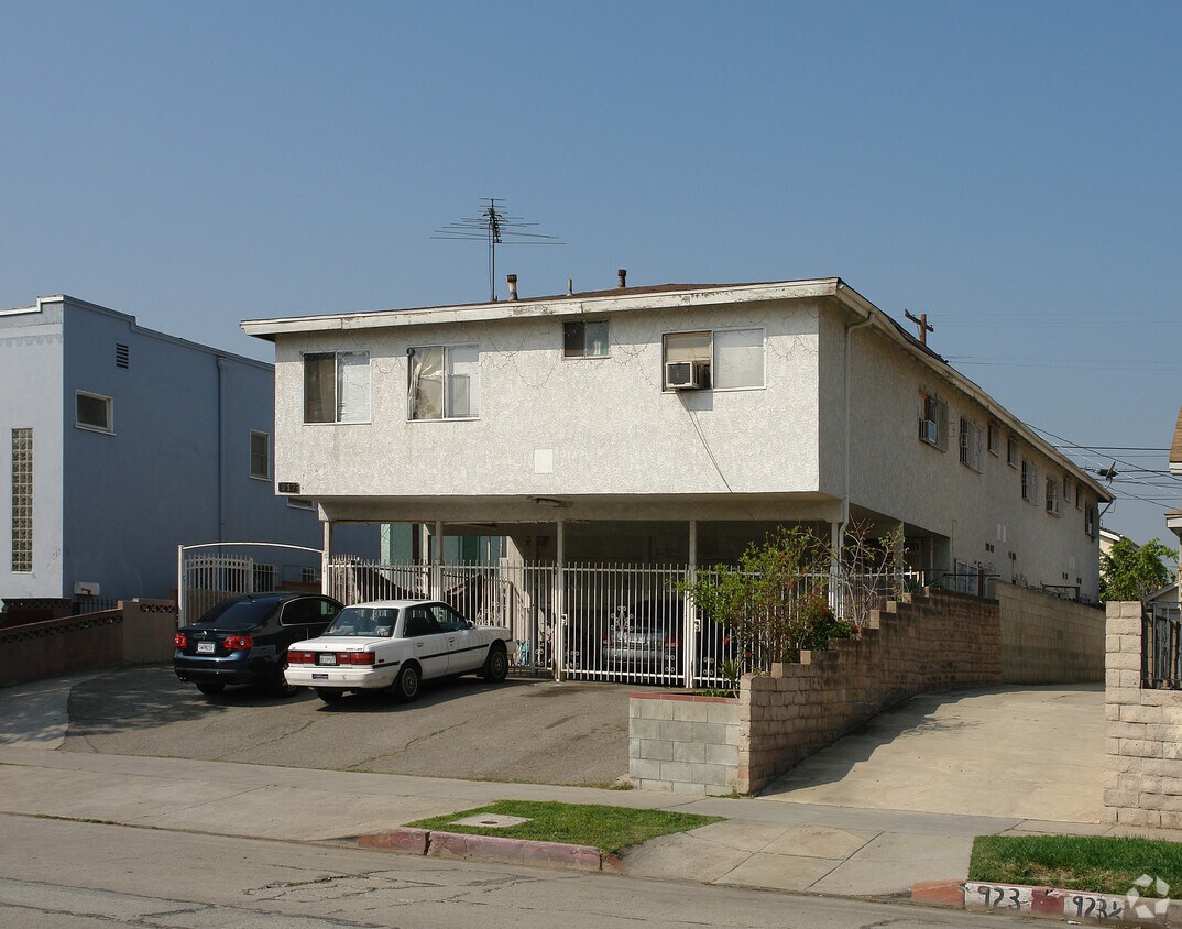 Primary Photo - 917 Heliotrope Dr