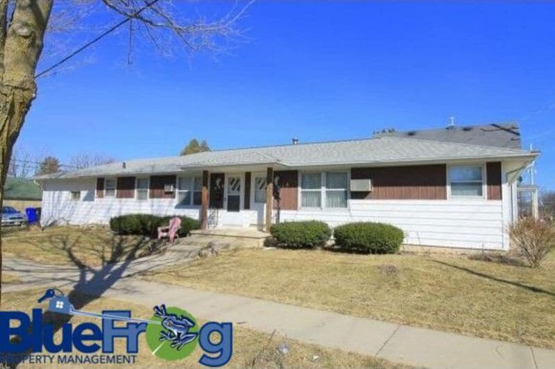 Primary Photo - 908-910 Eden Ave
