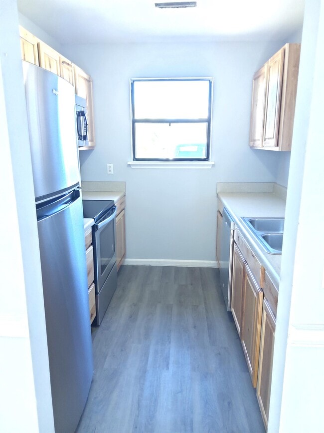 Building Photo - 5205b Marseilles Dr