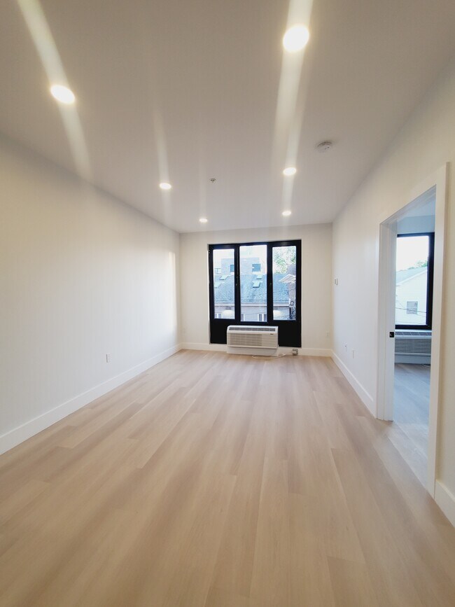 316 Forrest St 301 - 314 Forrest St