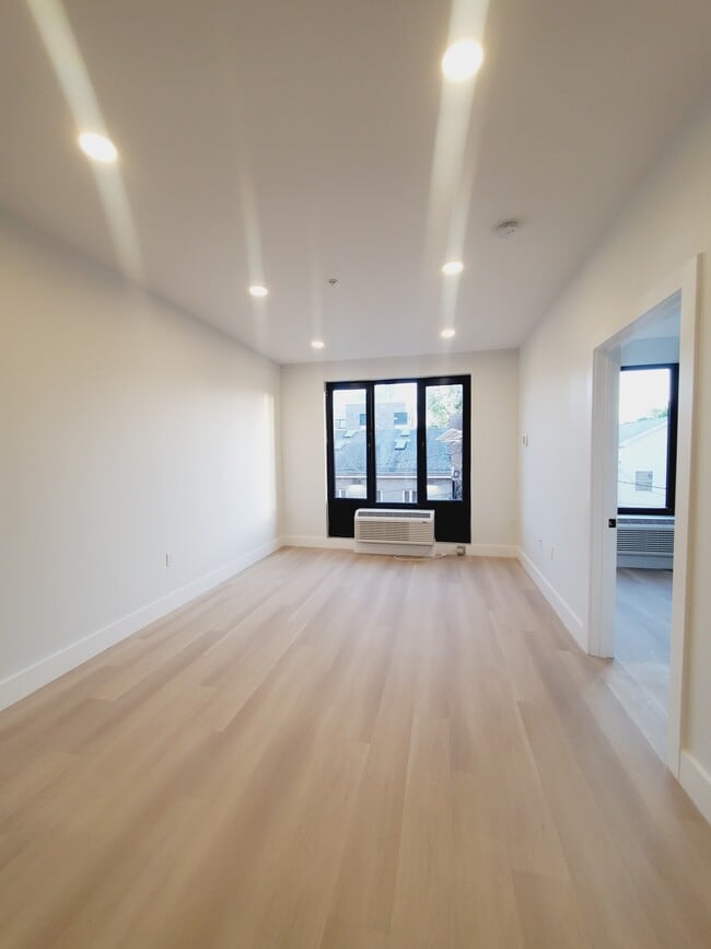316 Forrest St 301 - 314 Forrest St