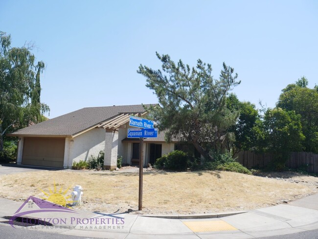 Building Photo - Bright 3 Bed 2 Bath 1,579 sqft Larchmont S...