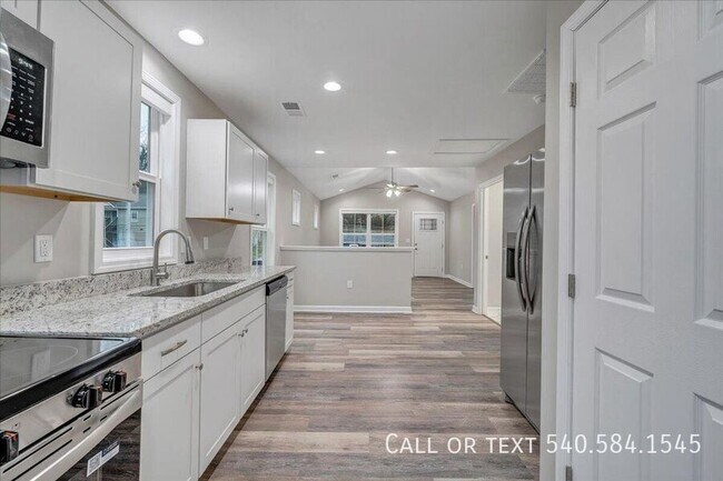 Foto del edificio - 1424 Varnell Ave NE