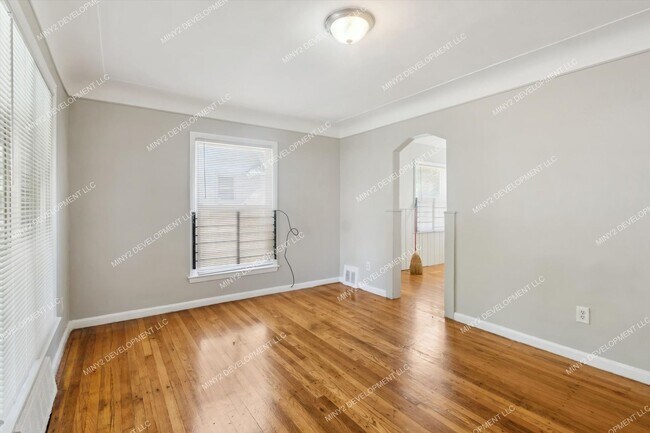 Foto del edificio - Charming Westside 3-Bedroom Brick Bungalow...