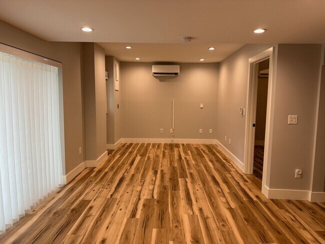 Building Photo - West AVL - Modern, Stunning 2/2 Basement A...