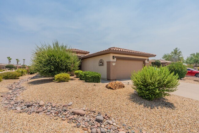 Building Photo - Move-In Ready Home with New AC in Exclusiv...