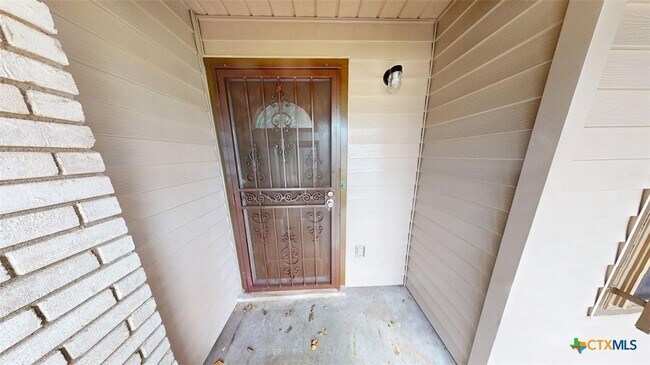 Building Photo - 2018 Shoemaker Dr