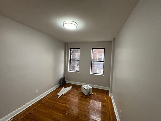 Foto del edificio - 5307 Palisade Ave