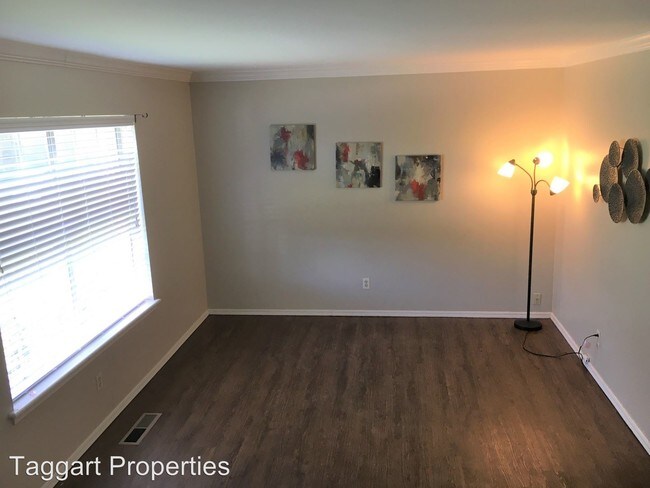 Building Photo - 2517 E Skelly Dr