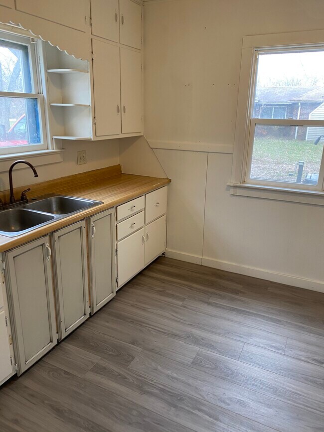 Foto del edificio - 605 W Mishawaka Rd