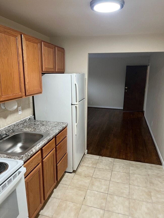 Building Photo - One-Bedroom Available at the Fehr Ridge Apartments - Heat/Water Included