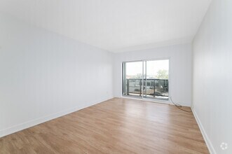 1BR, 1BA - 583SF - Living Room - 36 River Road East