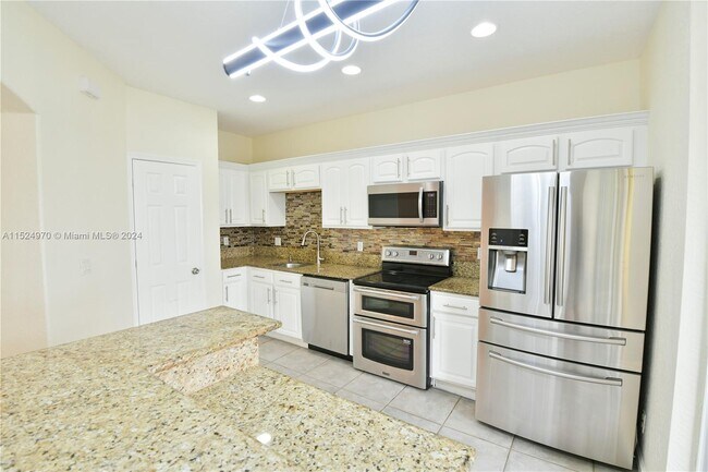Building Photo - 2127 Oakmont Dr