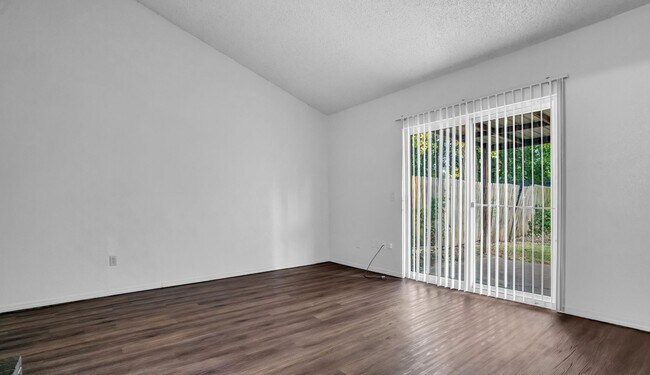 Building Photo - 10852 E 33rd St