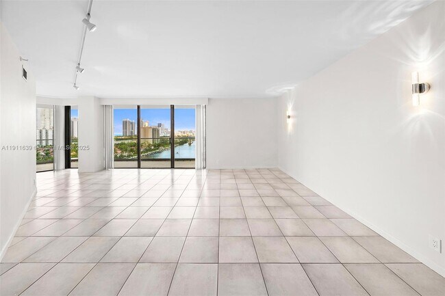 Foto del edificio - 19707 Turnberry Way