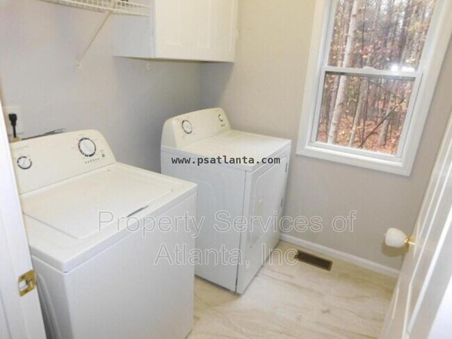 Foto del edificio - 2475 Sandstone Pl NE