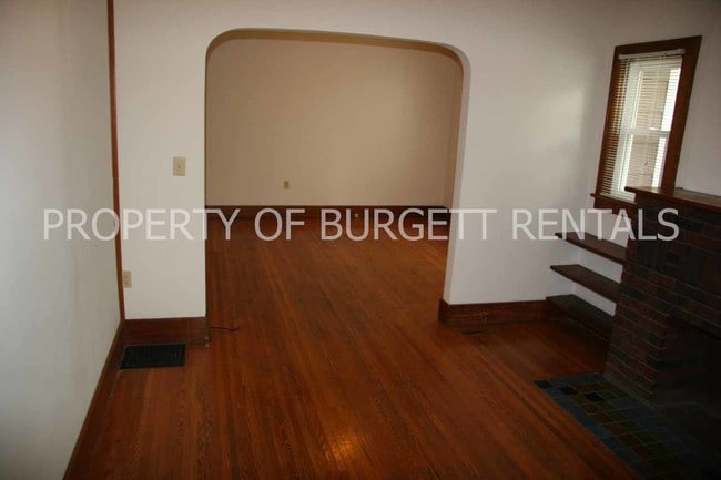 Building Photo - 417 Evergreen St