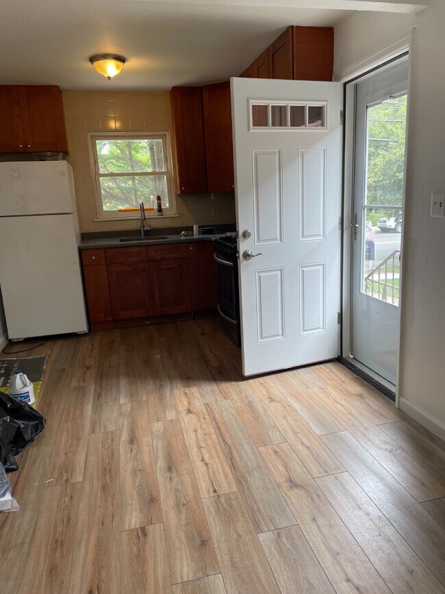 Building Photo - 630 Tysens Ln