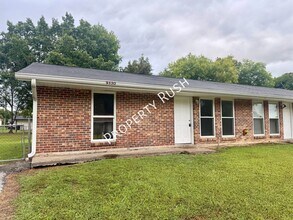 Building Photo - 9328 Lancer Ln