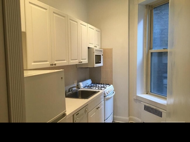 Building Photo - 55 Pineapple St