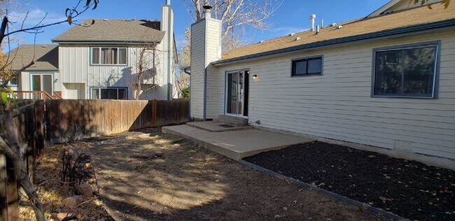 Foto del edificio - 3675 S Halifax Way