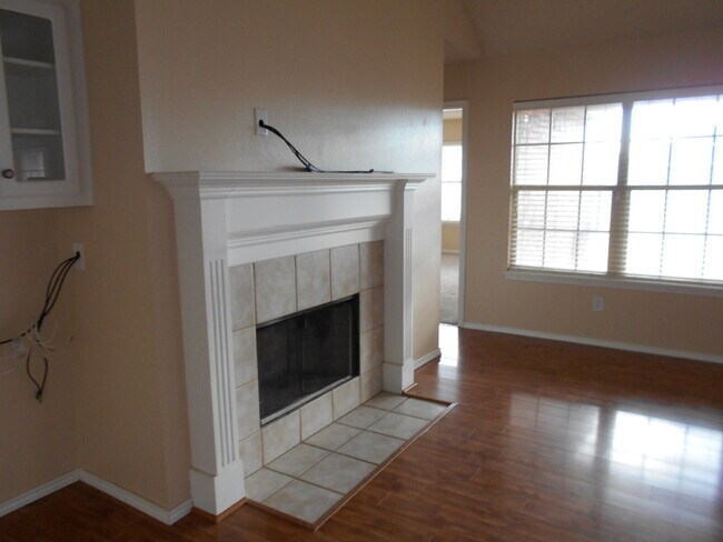 Foto del edificio - Beautiful 3-Bedroom Home with Fireplace in Frenship Area!