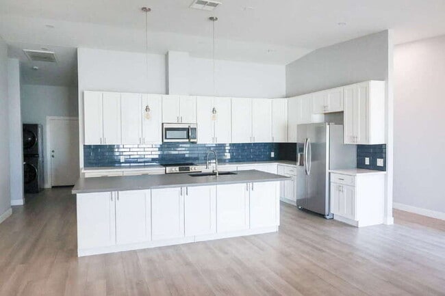 Photo - 2531 E Broadway Rd House