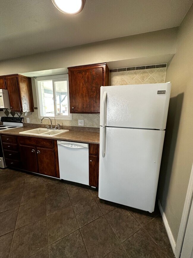 Foto del edificio - 3 BED ROOM HOME IN MESA WITH NO HOA