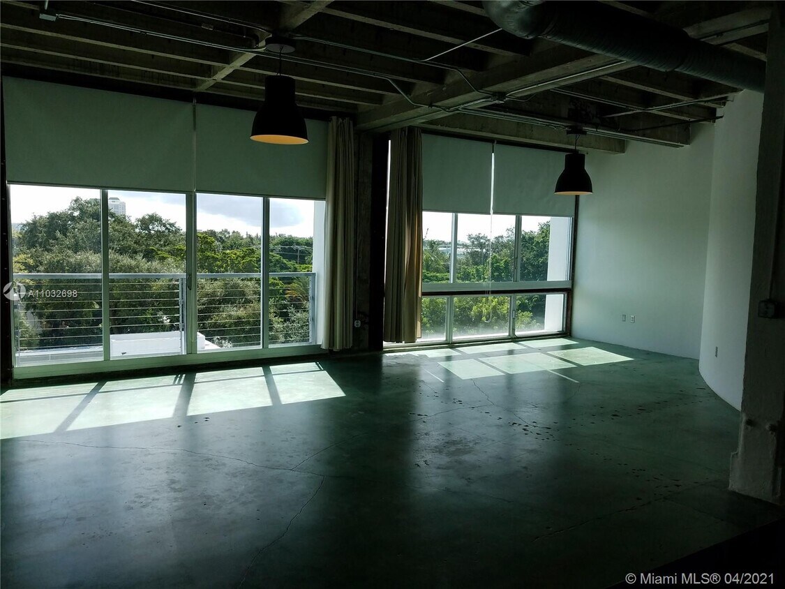 Primary Photo - 8101 Biscayne Blvd