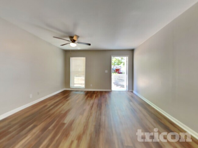 Building Photo - 702 Falkirk Ave