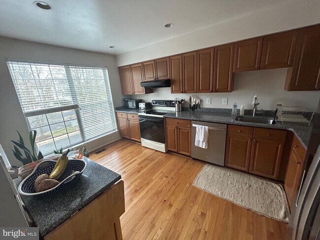 Foto del edificio - 5833 Pin Oak Commons Ct