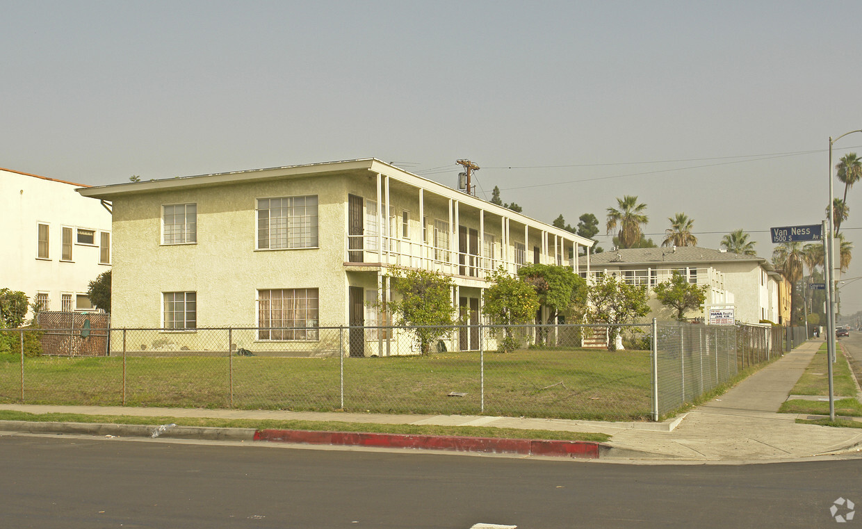 Building Photo - 2493 Venice Blvd