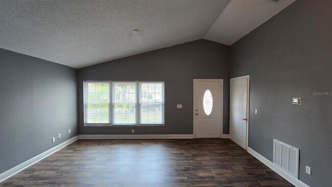 Building Photo - 333 Rollins Dr