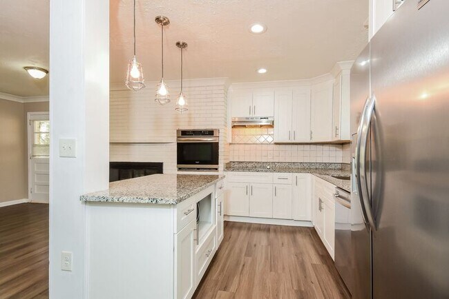 Building Photo - 9013 Myrtle Dr