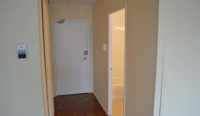 Building Photo - 545 Sherbourne