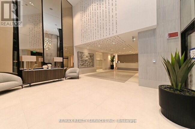 Photo du bâtiment - 2020 Bathurst St