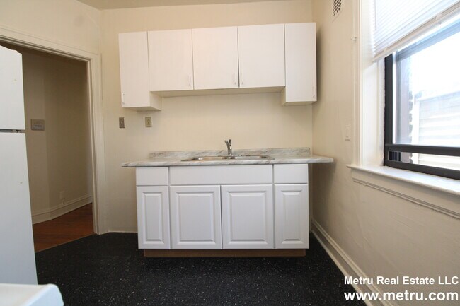 Building Photo - 4310 N Ashland Ave
