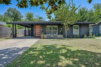 Building Photo - 8415 Bowling Green Dr