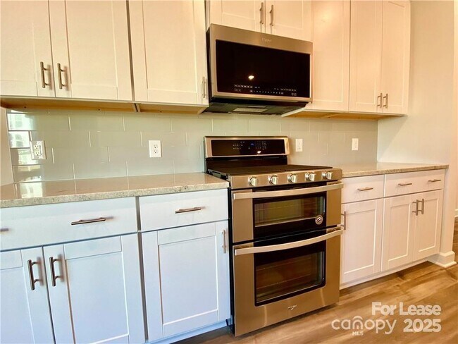 Foto del edificio - 2511 Arbor Loop Dr