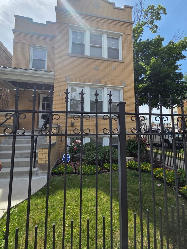 Building Photo - 2252 N Mason Ave
