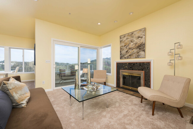 Building Photo - 523 Green Ridge Dr