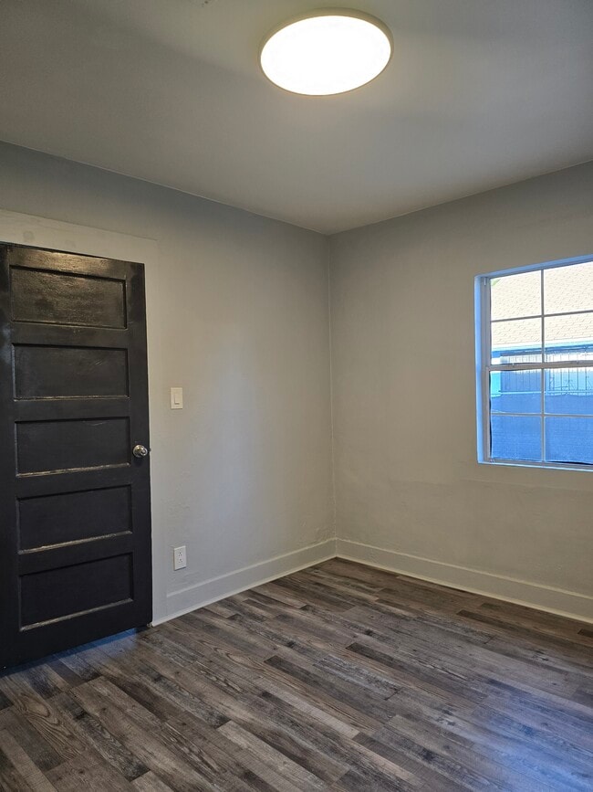 Building Photo - 838 E 76th St