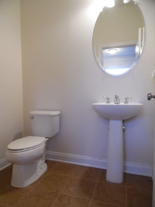 Building Photo - Luxury Townhome- Anne Arundel, MD