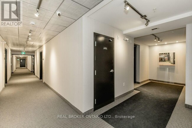 Building Photo - 304 Essa Rd